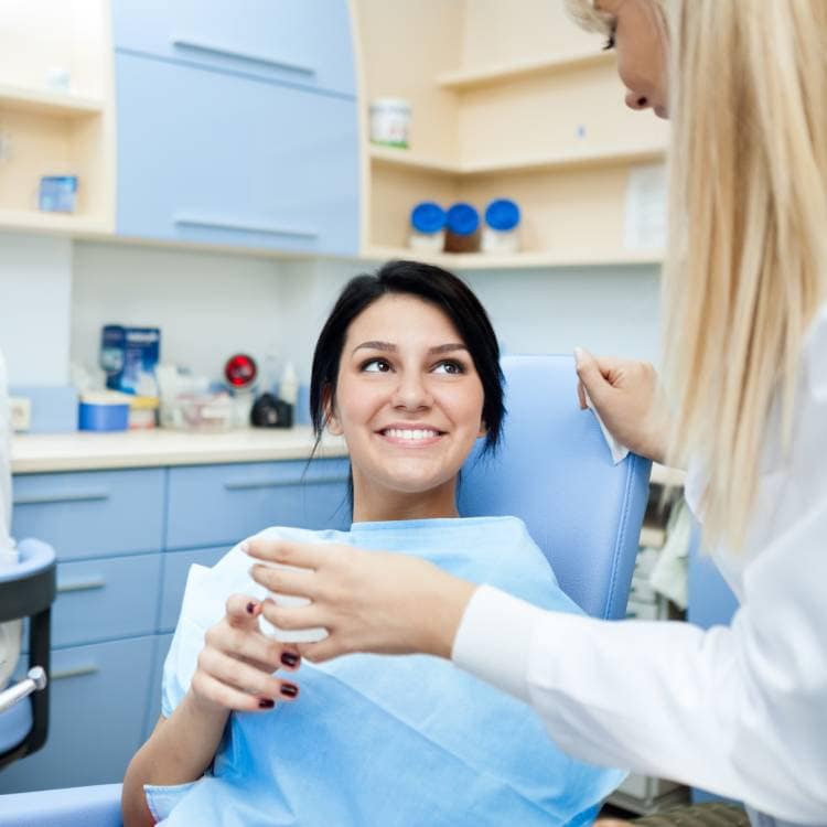 Woran erkennen Sie Karies?